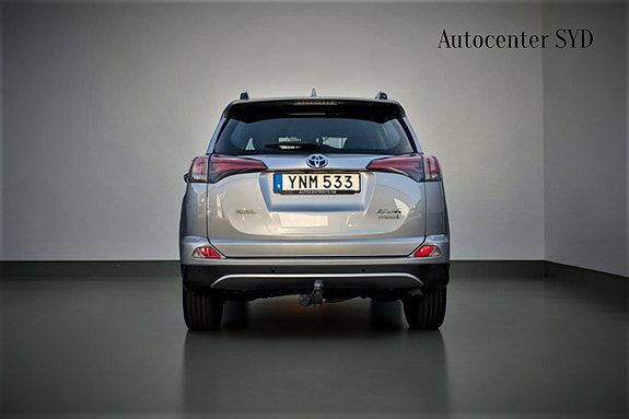 Toyota RAV4 4 of 26