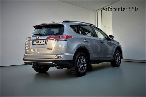 Toyota RAV4 3 of 26