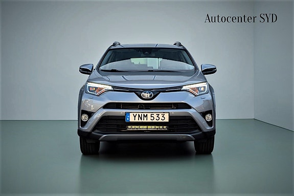 Toyota RAV4 2 of 26