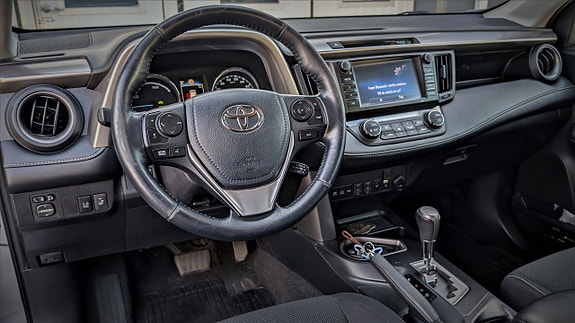 Toyota RAV4 16 of 26