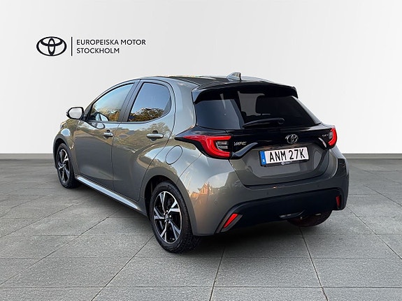 Toyota Yaris 2 of 13