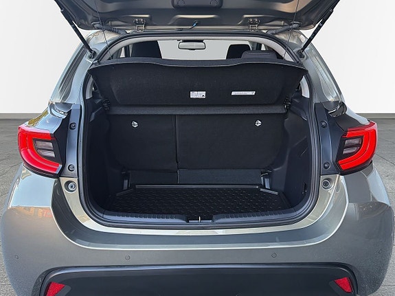 Toyota Yaris 10 of 13