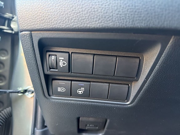 Toyota Yaris 11 of 13