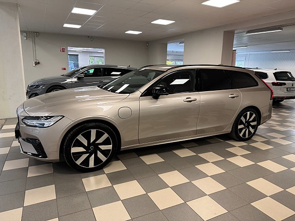 Volvo V90 2 of 22