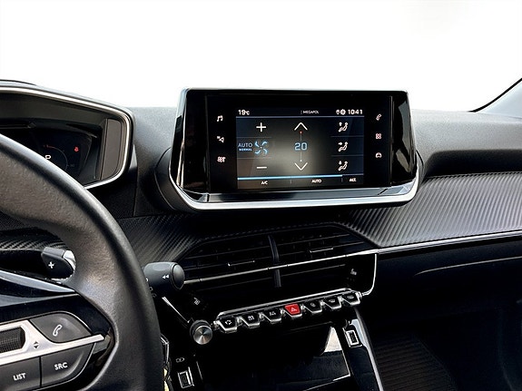 Peugeot 208 9 of 15