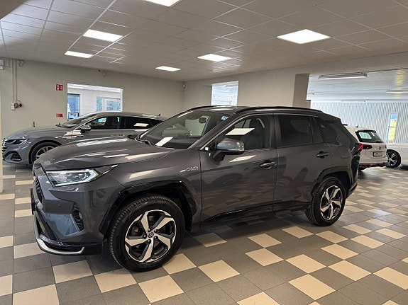 Toyota RAV4 2 of 18