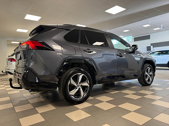 Toyota RAV4 6 of 18