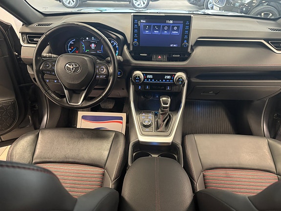 Toyota RAV4 7 of 18