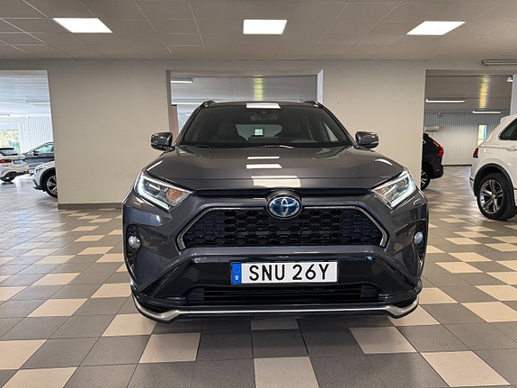 Toyota RAV4 3 of 18