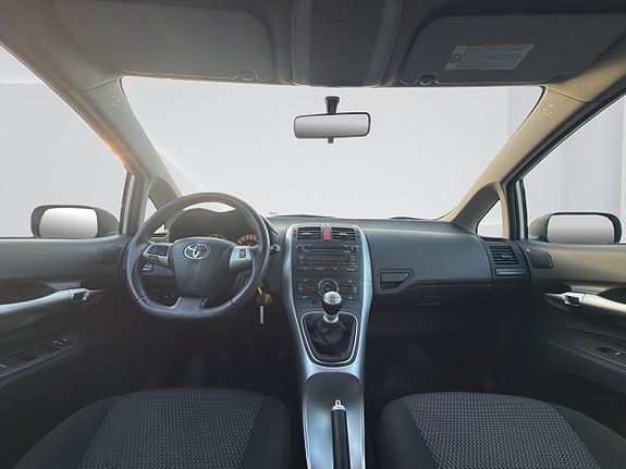 Toyota Auris 10 of 14