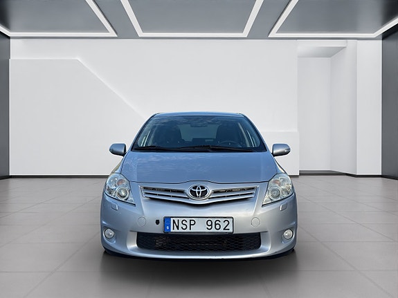 Toyota Auris 3 of 14