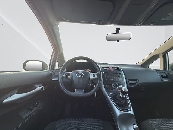 Toyota Auris 11 of 14