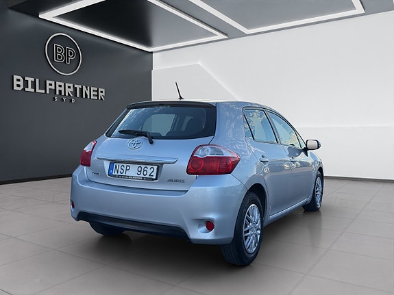 Toyota Auris 5 of 14