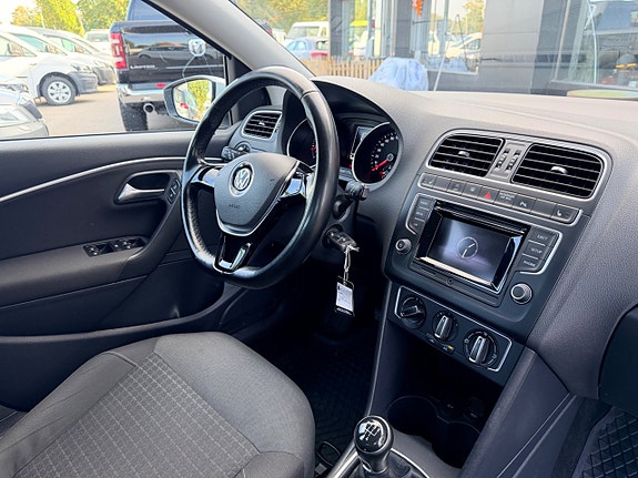 Volkswagen Polo 17 of 17