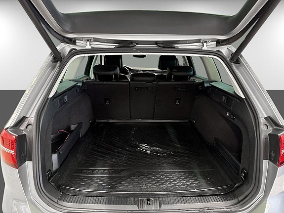 Volkswagen Passat 14 of 18