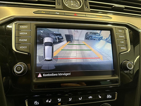 Volkswagen Passat 17 of 18