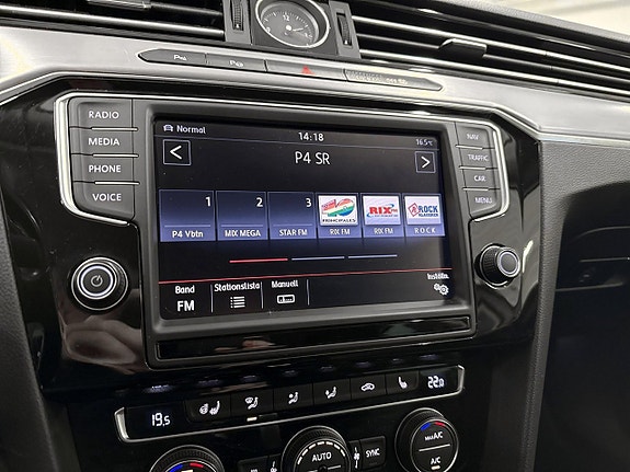 Volkswagen Passat 11 of 18