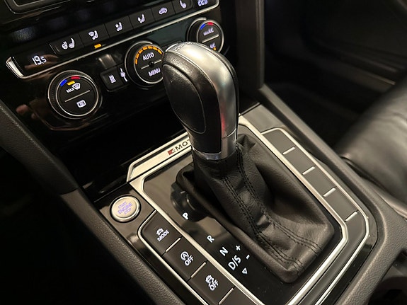 Volkswagen Passat 12 of 18