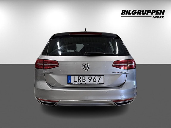 Volkswagen Passat 5 of 18