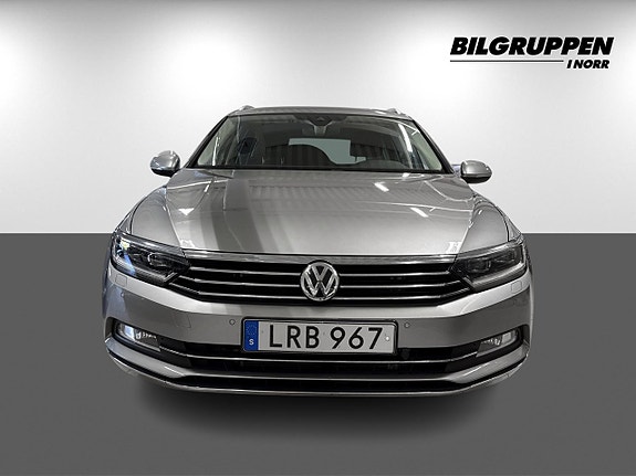 Volkswagen Passat 2 of 18