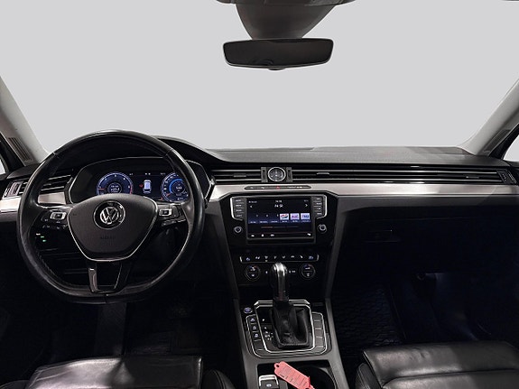 Volkswagen Passat 7 of 18