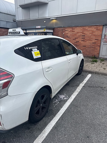 Toyota Prius+ 5 of 8