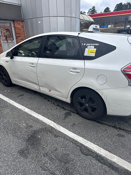Toyota Prius+ 3 of 8