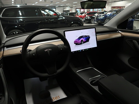 Tesla Model Y 17 of 30