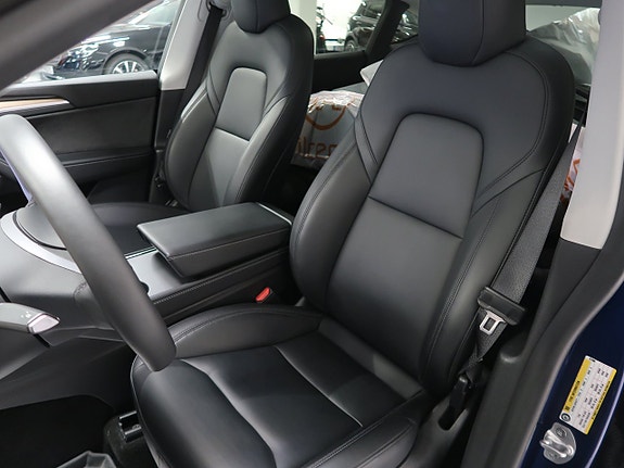 Tesla Model Y 18 of 30