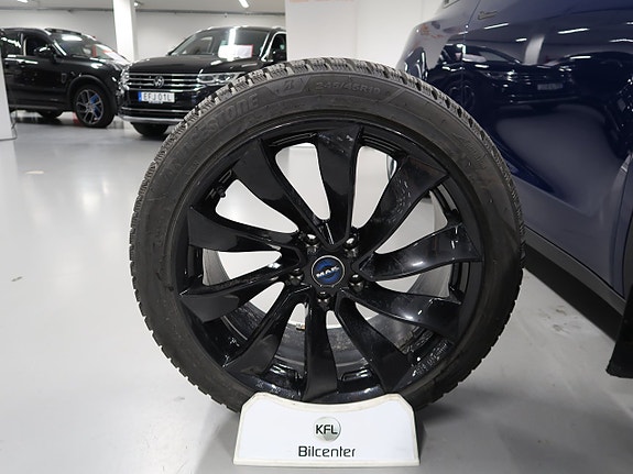 Tesla Model Y 13 of 30
