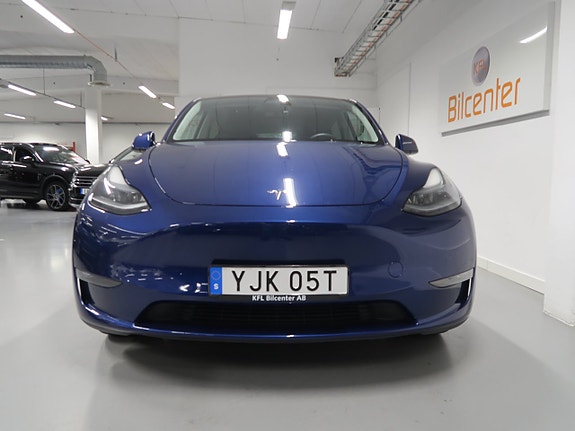 Tesla Model Y 10 of 30