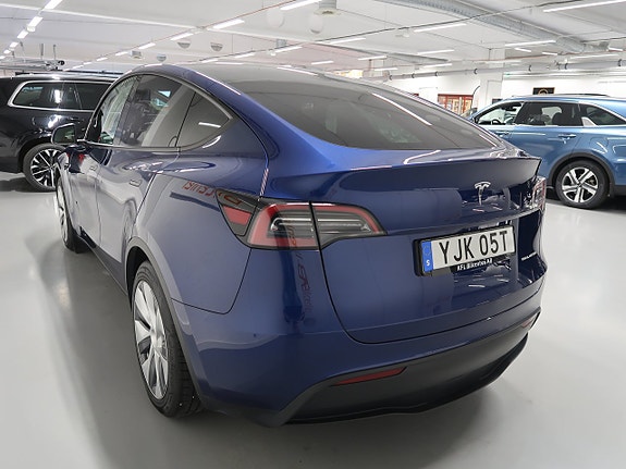Tesla Model Y 8 of 30