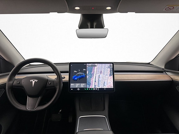 Tesla Model Y 24 of 30