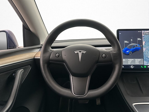Tesla Model Y 12 of 30