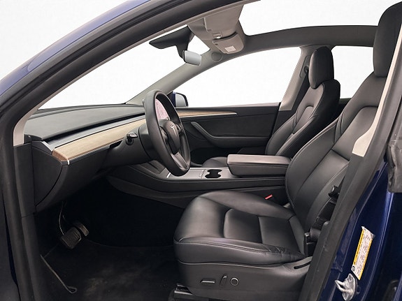 Tesla Model Y 11 of 30