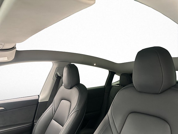 Tesla Model Y 14 of 30