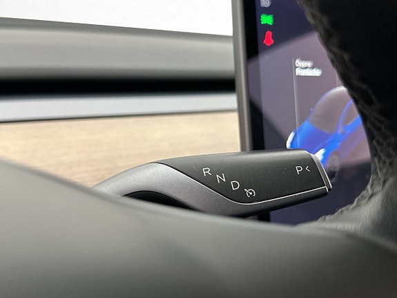 Tesla Model Y 27 of 30