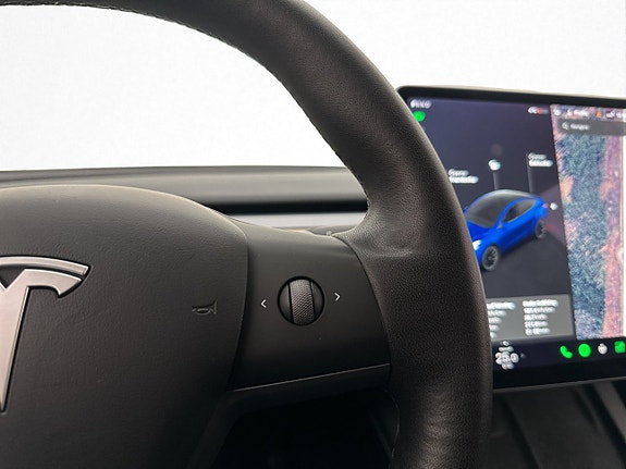 Tesla Model Y 26 of 30
