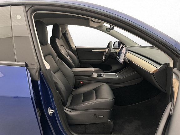 Tesla Model Y 13 of 30