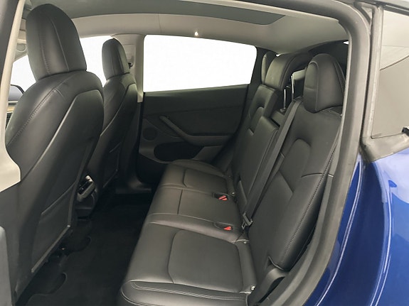 Tesla Model Y 23 of 30