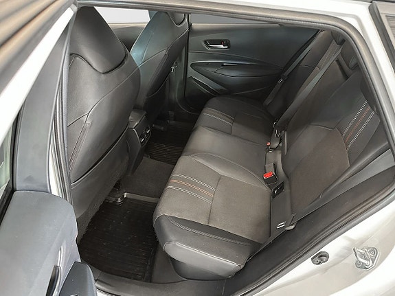 Toyota Corolla 8 of 12