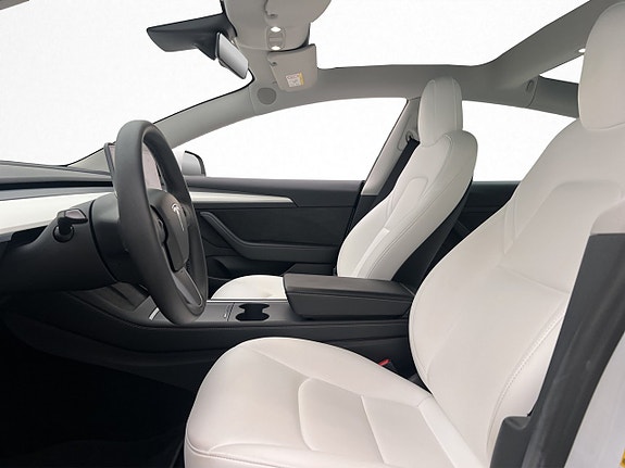 Tesla Model 3 11 of 30