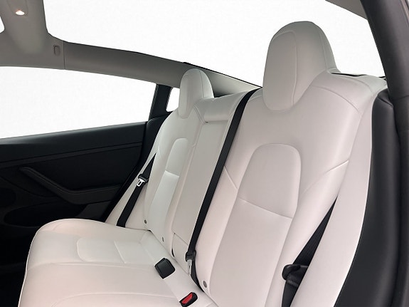 Tesla Model 3 24 of 30