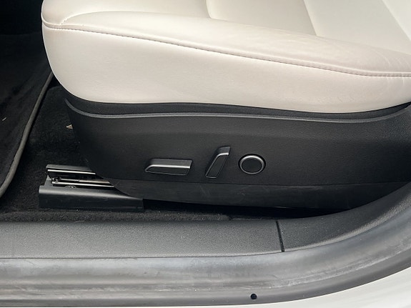 Tesla Model 3 27 of 30