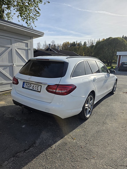 Mercedes-Benz C200 4 of 6