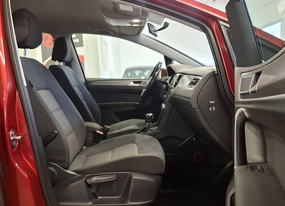 Volkswagen Golf Sportsvan 12 of 28
