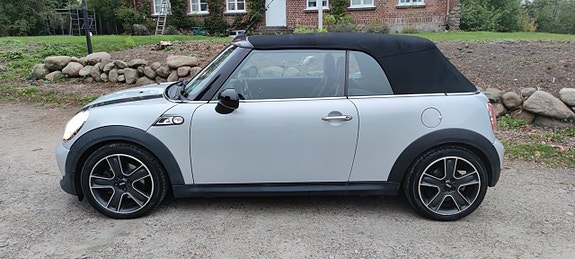 MINI Cooper S 5 of 7