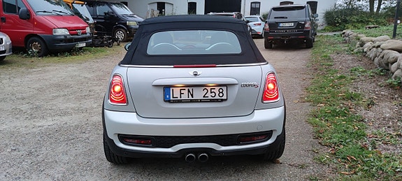 MINI Cooper S 4 of 7