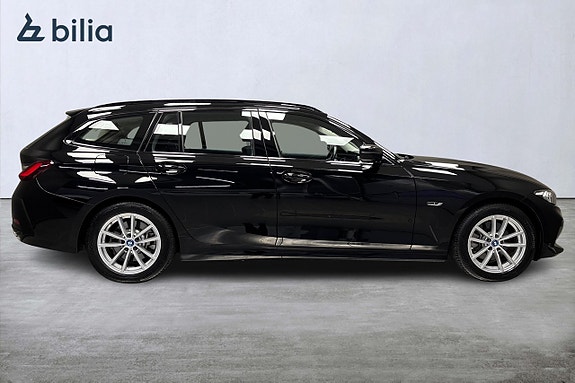 BMW 330e 2 of 15