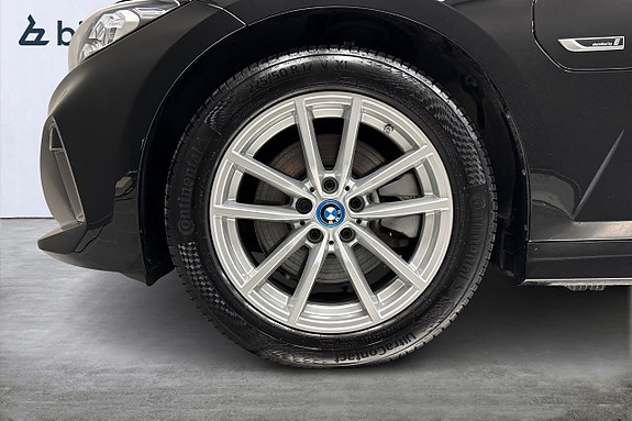 BMW 330e 15 of 15